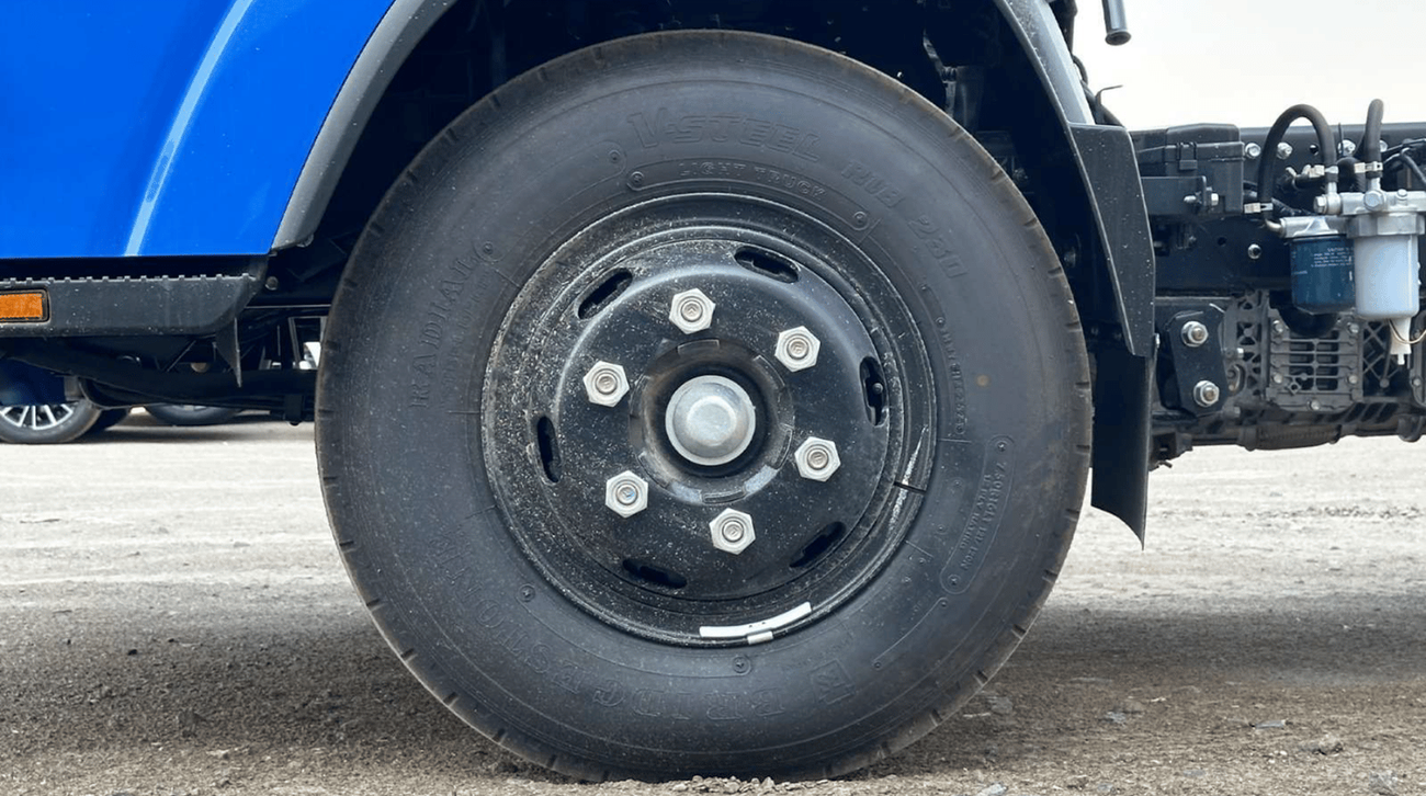 Isuzu NPR ECTWES001 - 2025 Isuzu NPR71 Single Cab Chassis Truck -  4.6L Diesel Manual – Blue