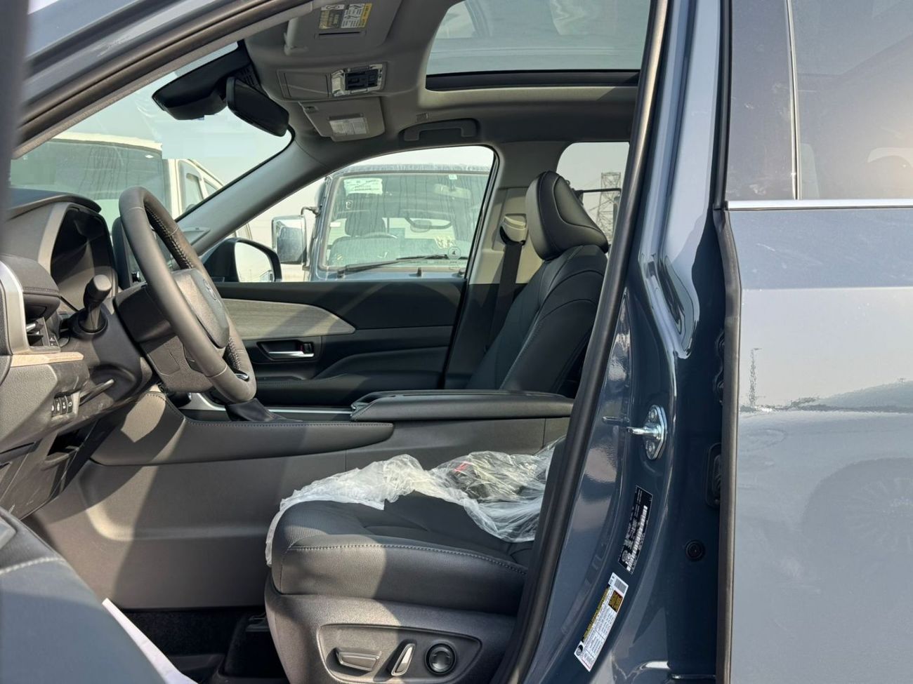 Toyota Grand Highlander 2025 Toyota Grand Highlander 2.5L Hybrid Limited AWD, Storm Grey/Black, Canadian Spec