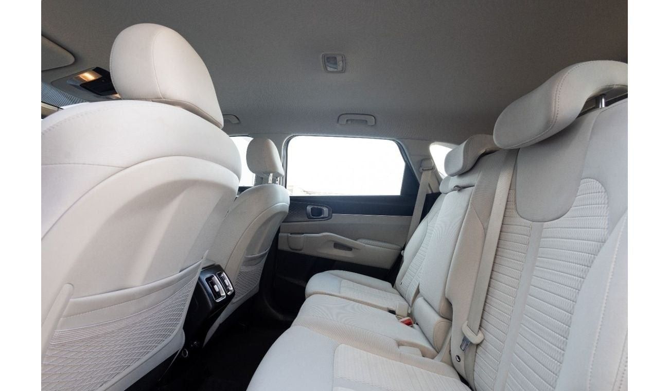 Kia Sorento Base 2.4L FWD Kia Sorento 2023 GCC under Agency Warranty with Flexible Down-Payment.