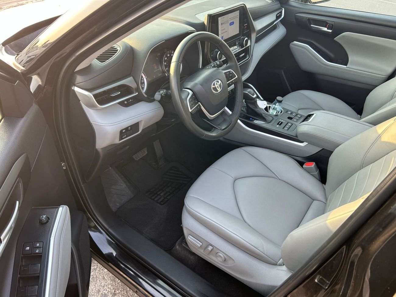 Toyota Highlander 2023 Toyota Highlander 2.4L V4 Turbo - XLE Full Option AWD 4x4 - Radar & Wireless charger -