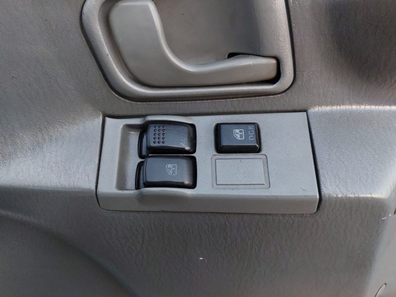 Mitsubishi Fuso Canter MITSUBISHI CANTER TRUCK RHD 1997 MODEL 4.2 L DIESEL MANUAL(PM31319)