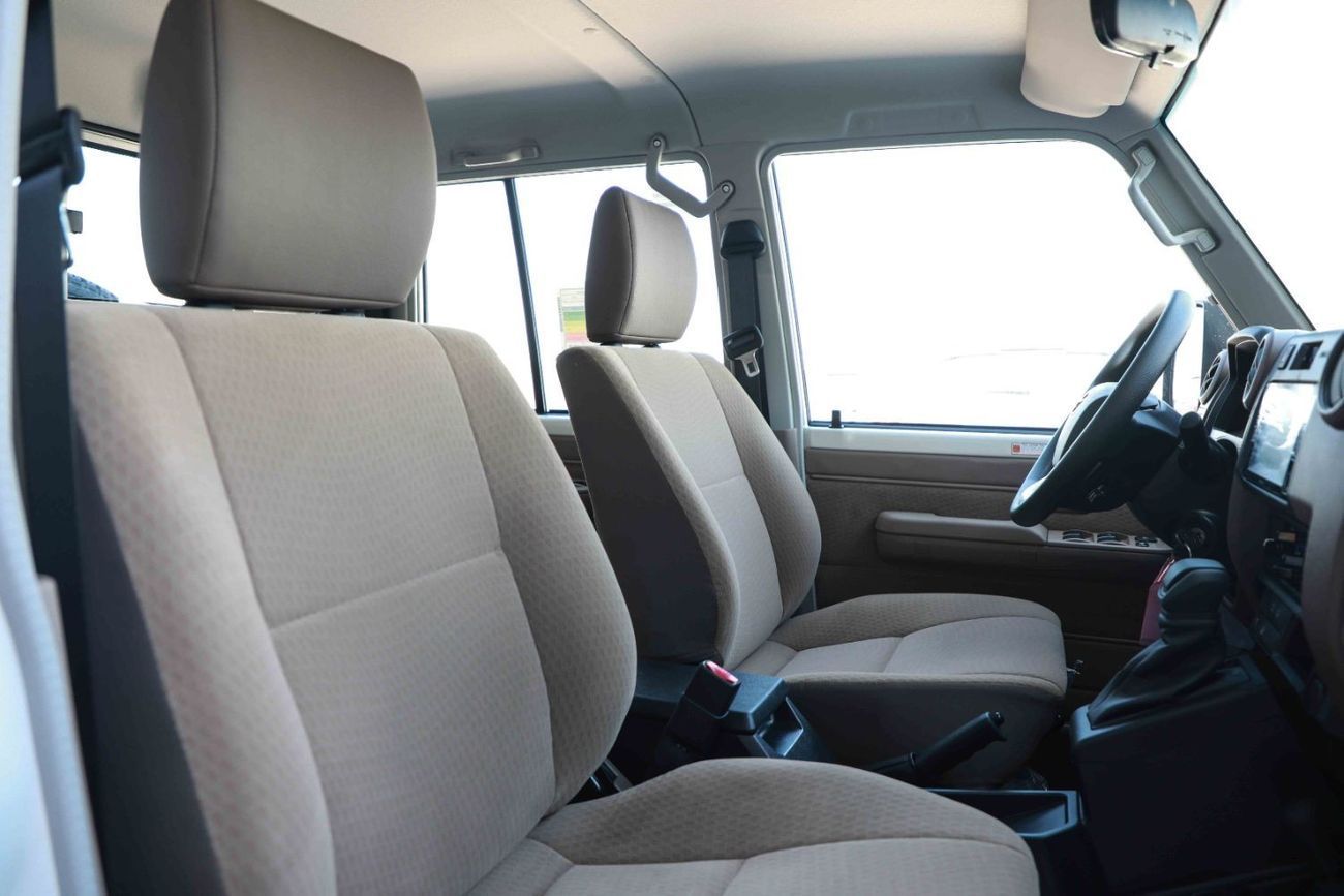 تويوتا لاند كروزر بيك آب 2025 TOYOTA LC79 LAND CRUISER PICK UP DOUBLE CAB 2.8 - GREY METTALIC inside BEIGE | Export Only