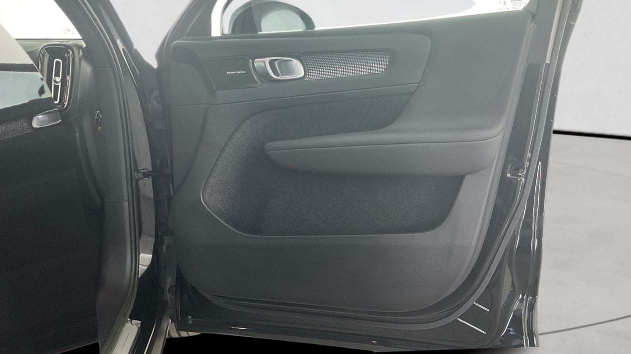 Volvo XC40 B4 Ultimate | upto AED 20,000 Ramadan Discount | Guaranteed Warranty | 0 Down Payment