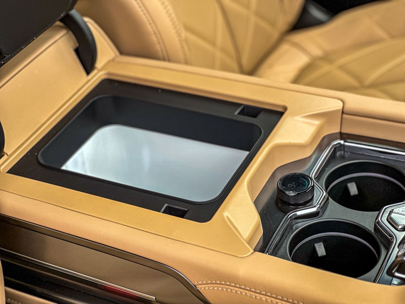 بي واي دي ليوبارد 8 BYD LEOPARD 8 FLAGSHIP / 7 SEATS / 2.0L HYBRID (PLUG-IN) / 939 HP / WARRANTY (10 YEARS)