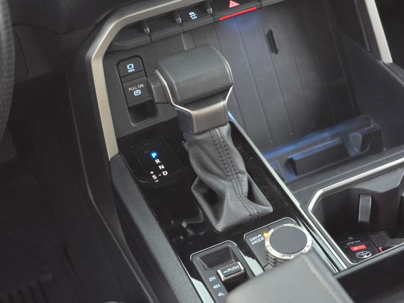 تويوتا تاندرا TOYOTA TUNDRA SR5 2024 // V6 TWIN TURBO // ORGINAL PAINT // PERFECT CONDITION // LOW MILEAGE