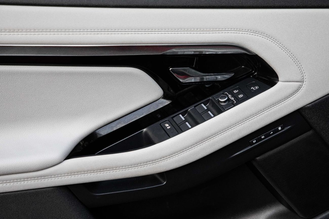 لاند روفر رانج روفر إيفوك 3,035 P.M | 0% Downpayment | R-Dynamic | Agency Warranty!