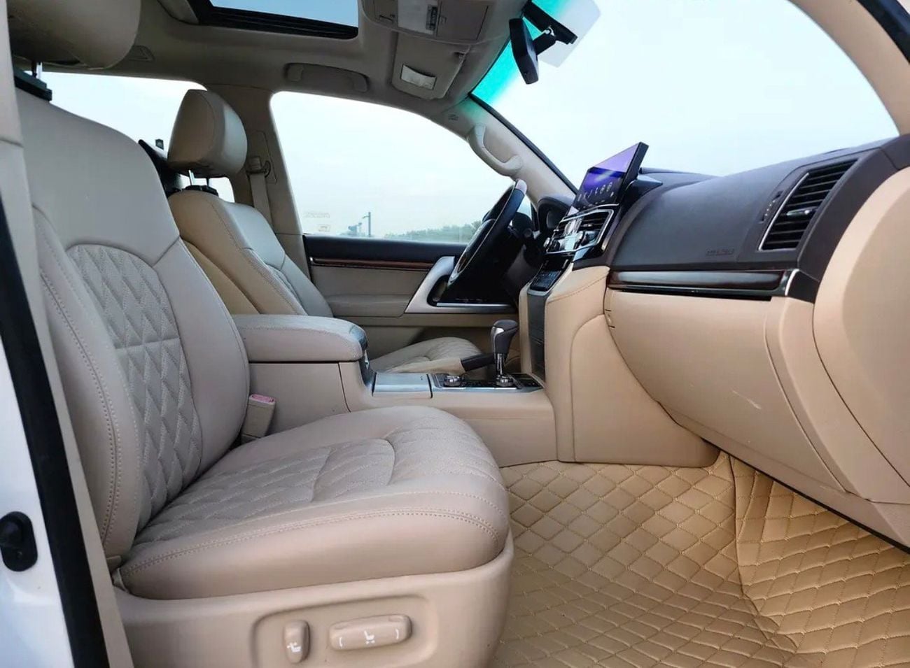 Toyota Land Cruiser GXR 2018 MODEL FACELIFT TO 2024 SHAPE EXTERIOR AND INTERIOR BOTH FULL OPTION