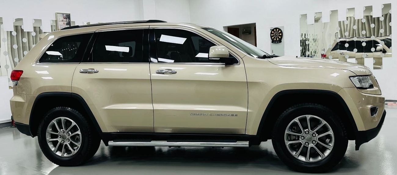 Jeep Grand Cherokee Limited GCC .. Original  Paint .. Perfect Condition .. Full Options .. V6