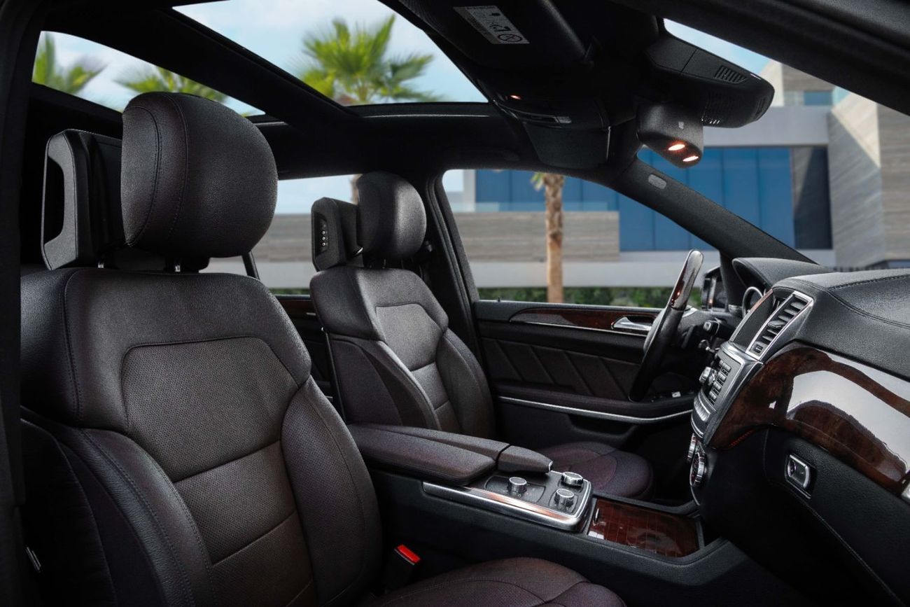 Mercedes-Benz GL 500 Std 500 AMG | 3,069 P.M (3 Years)⁣ | 0% Downpayment | Under Warranty!