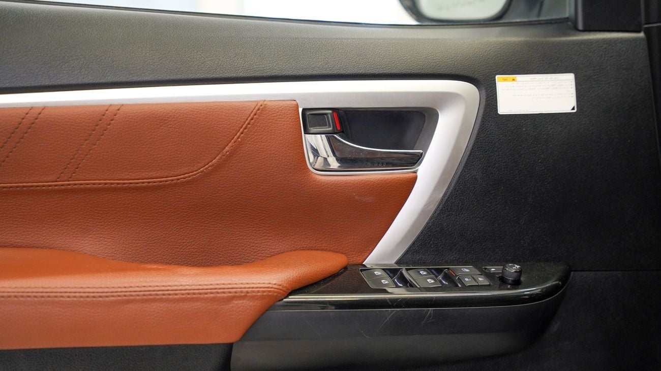 Toyota Fortuner VXR 4.0L (278 HP)