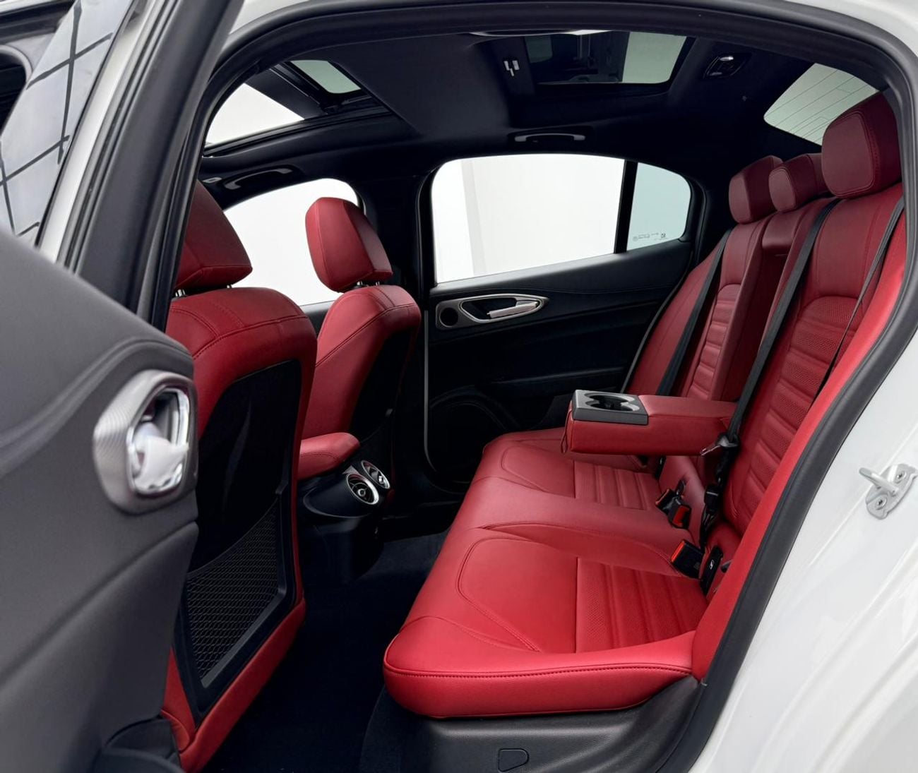 Alfa Romeo Giulia 2025 Alfa Romeo Giulia Veloce Q2, 5 Years Alfa Warranty + Service Pack, Delivery Kms, GCC