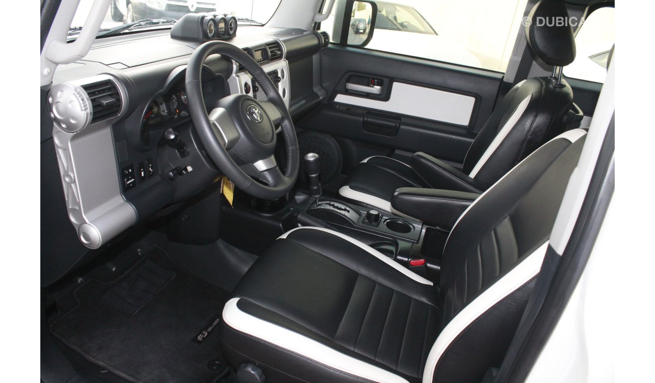 Toyota FJ Cruiser 4.0L V6 VXR 2016 MODEL WITH NAVIGATION