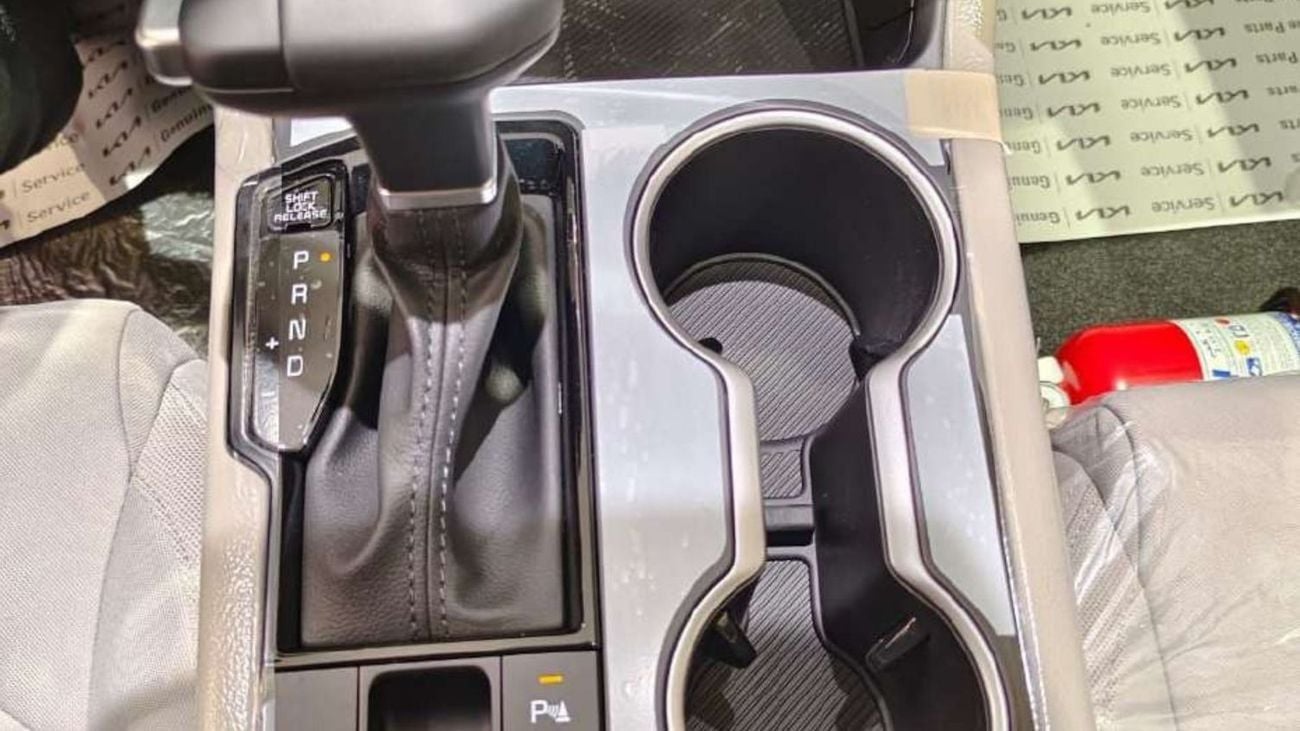 كيا K5 2.5L GDI DOHC, 4-cylinder, Dual CVVT (Euro 4). 5 Seater. 4 Door. FWD