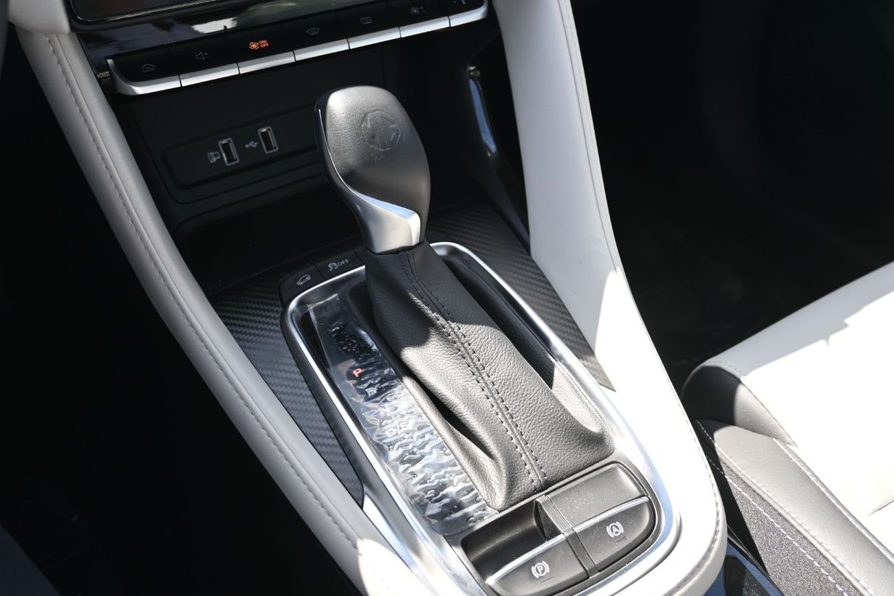 MG ZS MG ZS Luxury 1.5L Petrol Model 2025, Color White