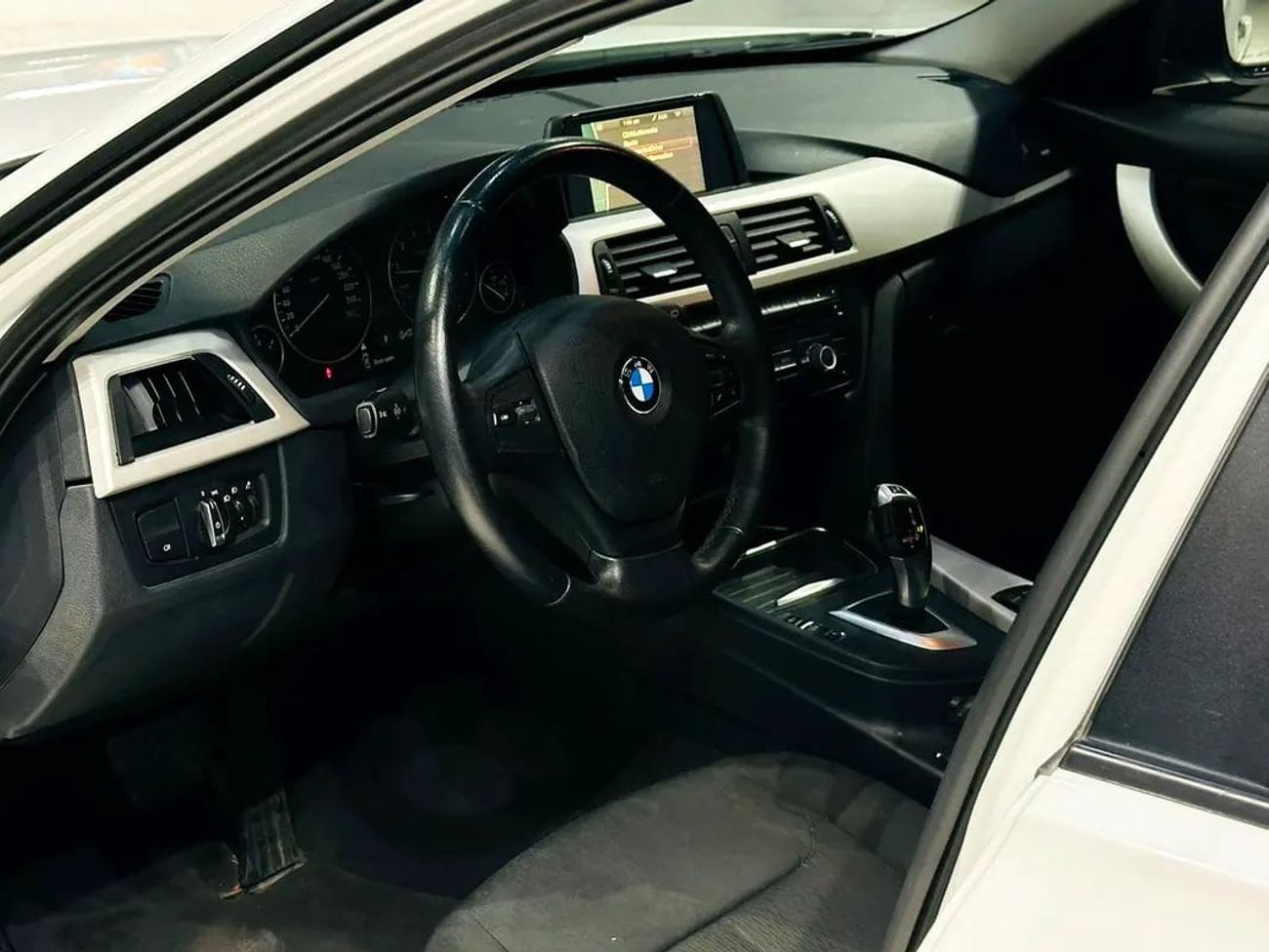 بي أم دبليو 316i Exclusive 1.6L