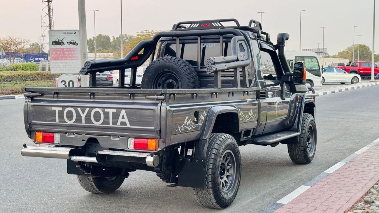 تويوتا لاند كروزر بيك آب HEAVY DUTY FRONT BUMPER | SINGLE CABIN | GR LEATHER SEATS | 4.5L DIESEL ENGINE | MANUAL TRANSMISSION