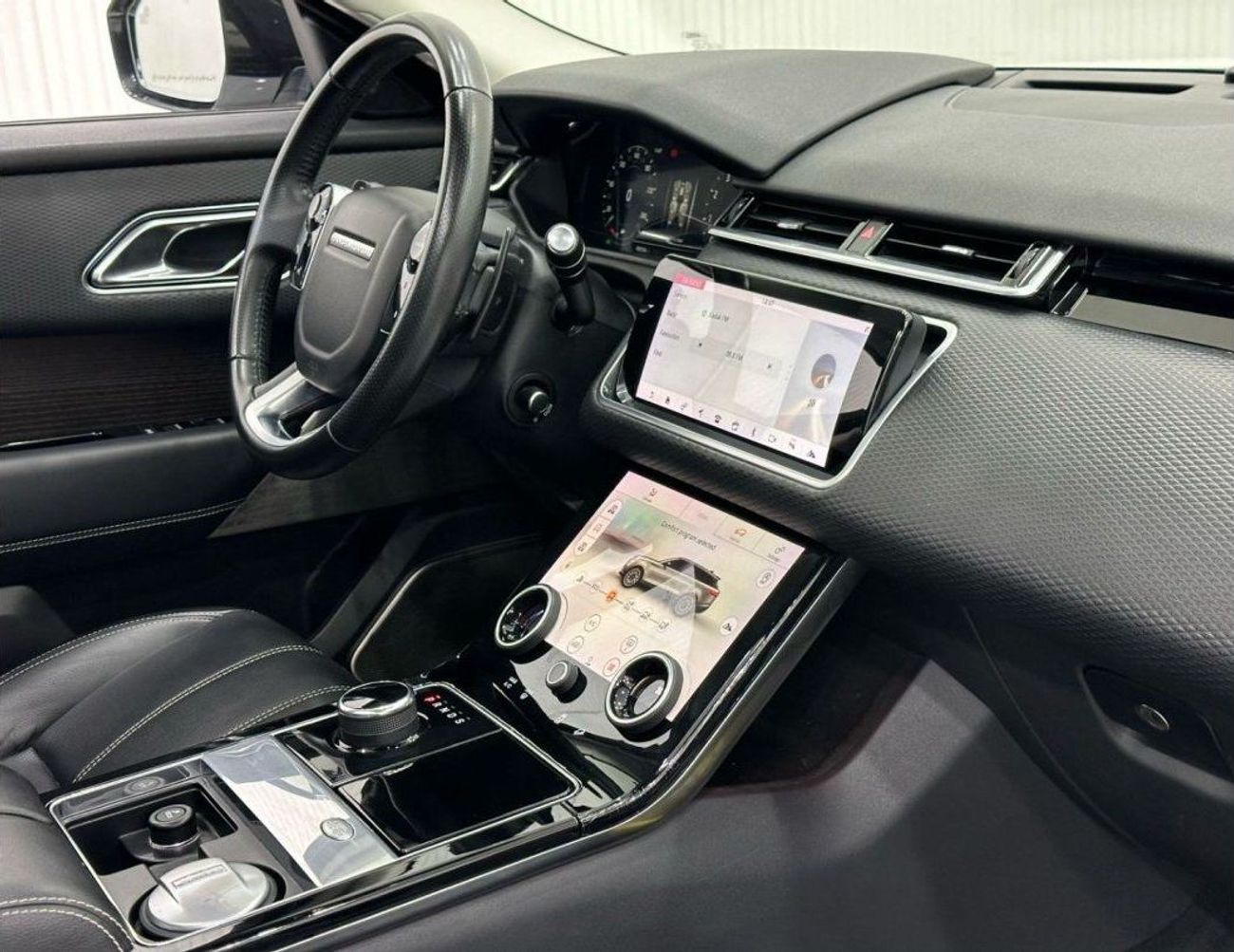 Land Rover Range Rover Velar P380 SE 3.0L 2018 Range Rover Velar P380, 1 Year Unlimited Km Warranty, Full Service History, GCC