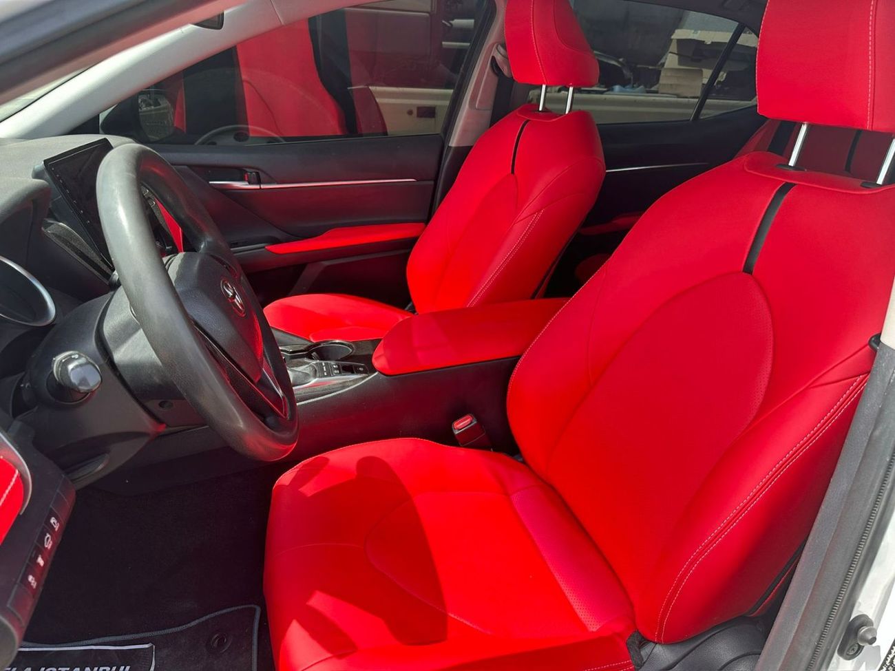 Toyota Camry LE Hybrid 2.5L