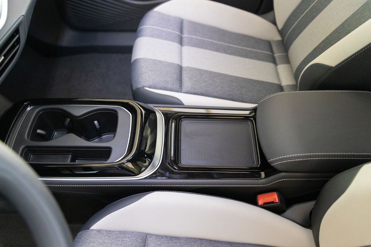 فولكس واجن ID.4 2022 VW ID4 Pure+ 19 بوصة FP - أبيض من الداخل أسود ورمادي | للتصدير فقط