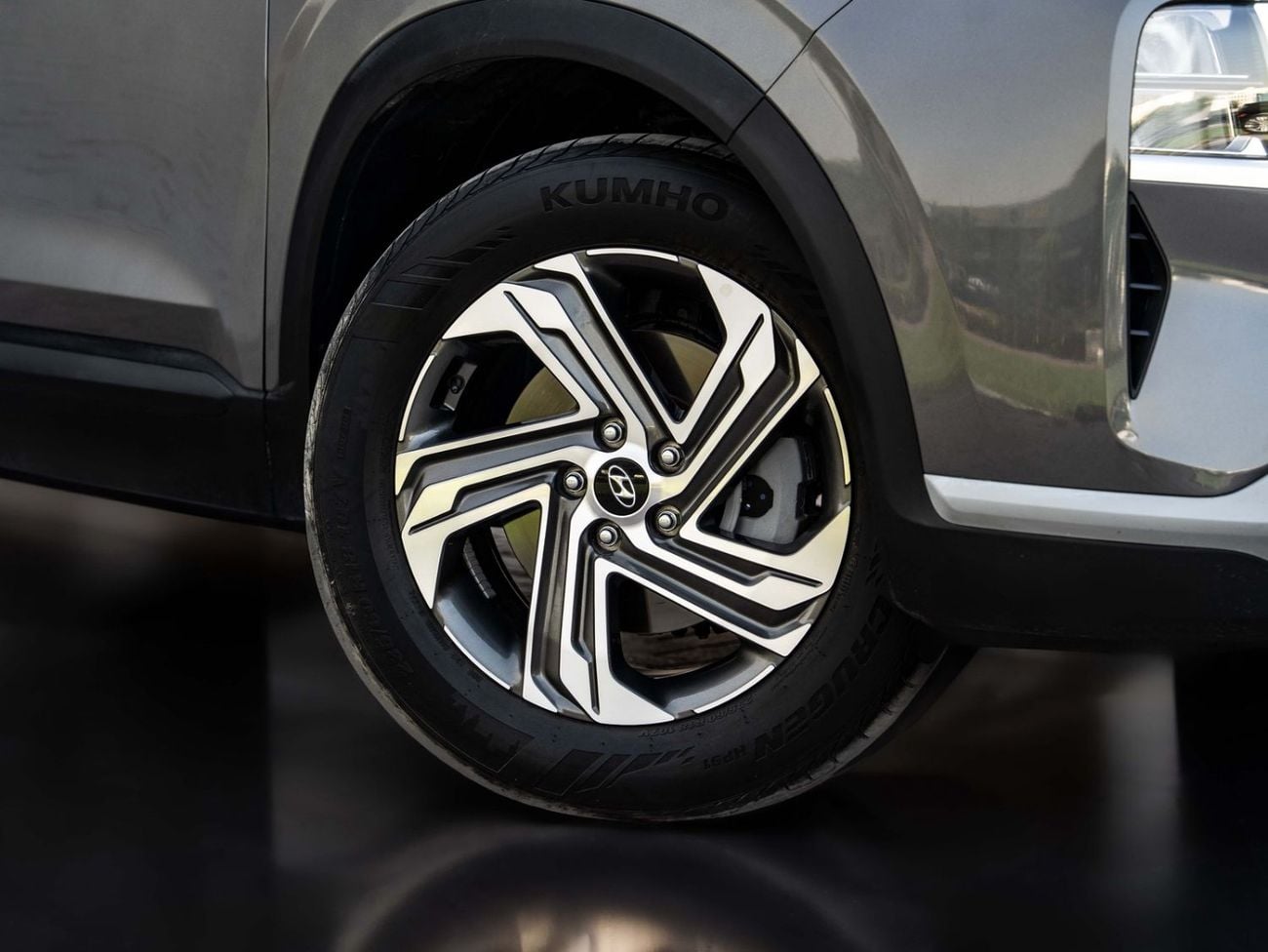 Hyundai Santa Fe COMFORT PLUS Hyundai Santa Fe 2023 for 1,577.00 AED monthly