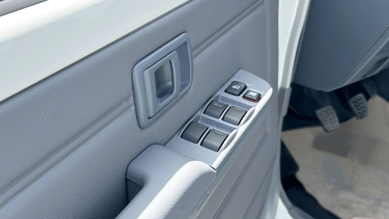 Toyota Land Cruiser Pick Up Land cruiser DOUBLE CABIN lc79 4.2L DIESEL V6 MY2025 FOR EXPORT ONLY.