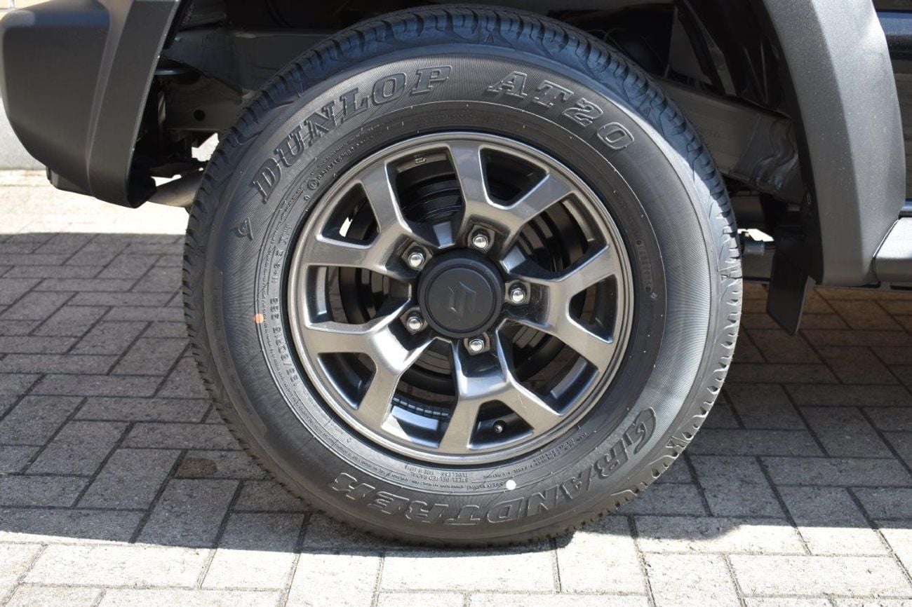 سوزوكي جيمني GL . 1.5L . 4 Cyl . 4-Speed Automatic . Petrol . 4WD . 5 Seats . 3 Door