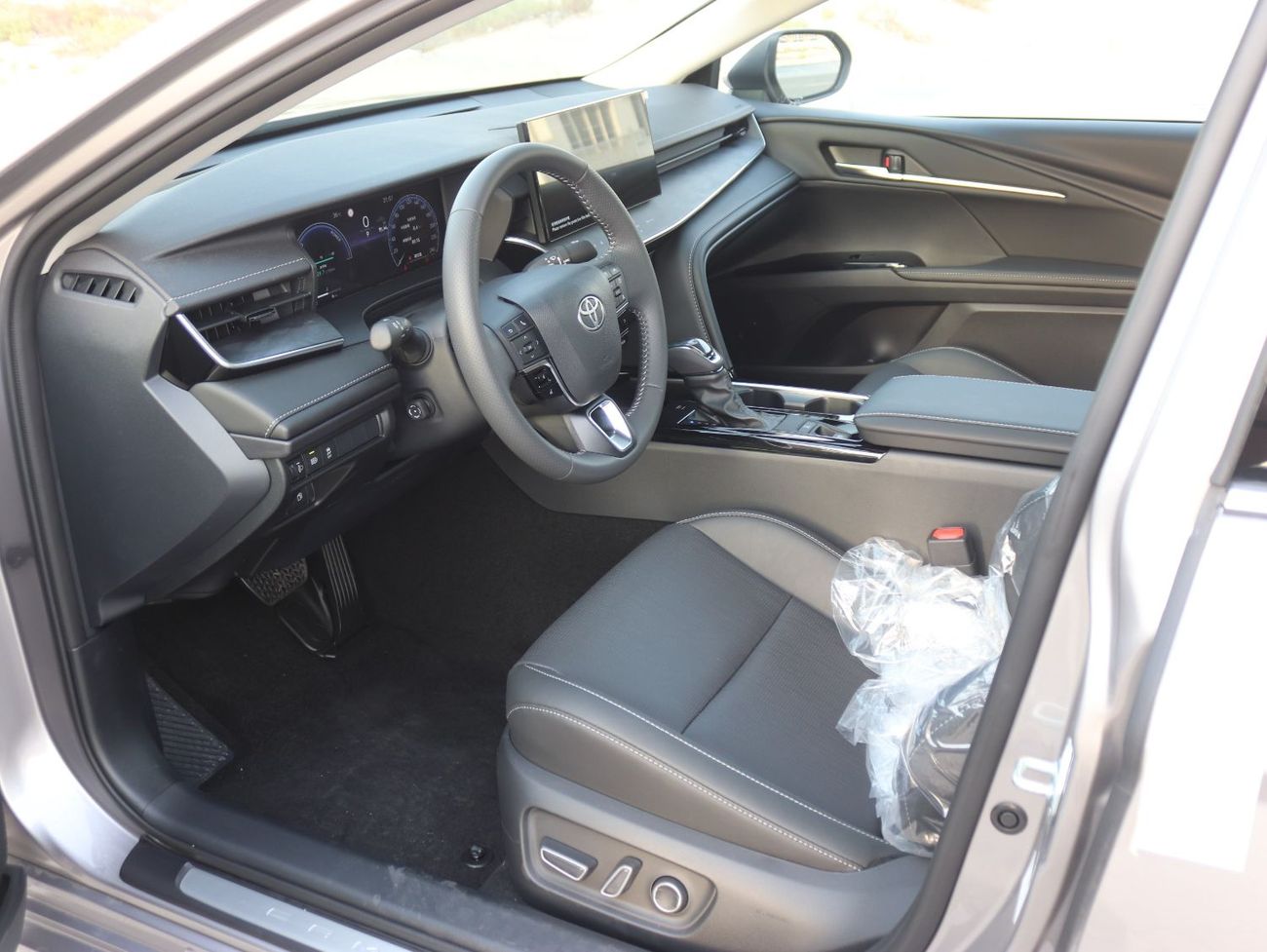 Toyota Camry 2.5 HG Hybrid,Alloy Wheels, Headup display, Electric Seat,Panoramic Roof,Model 2025, China Specs