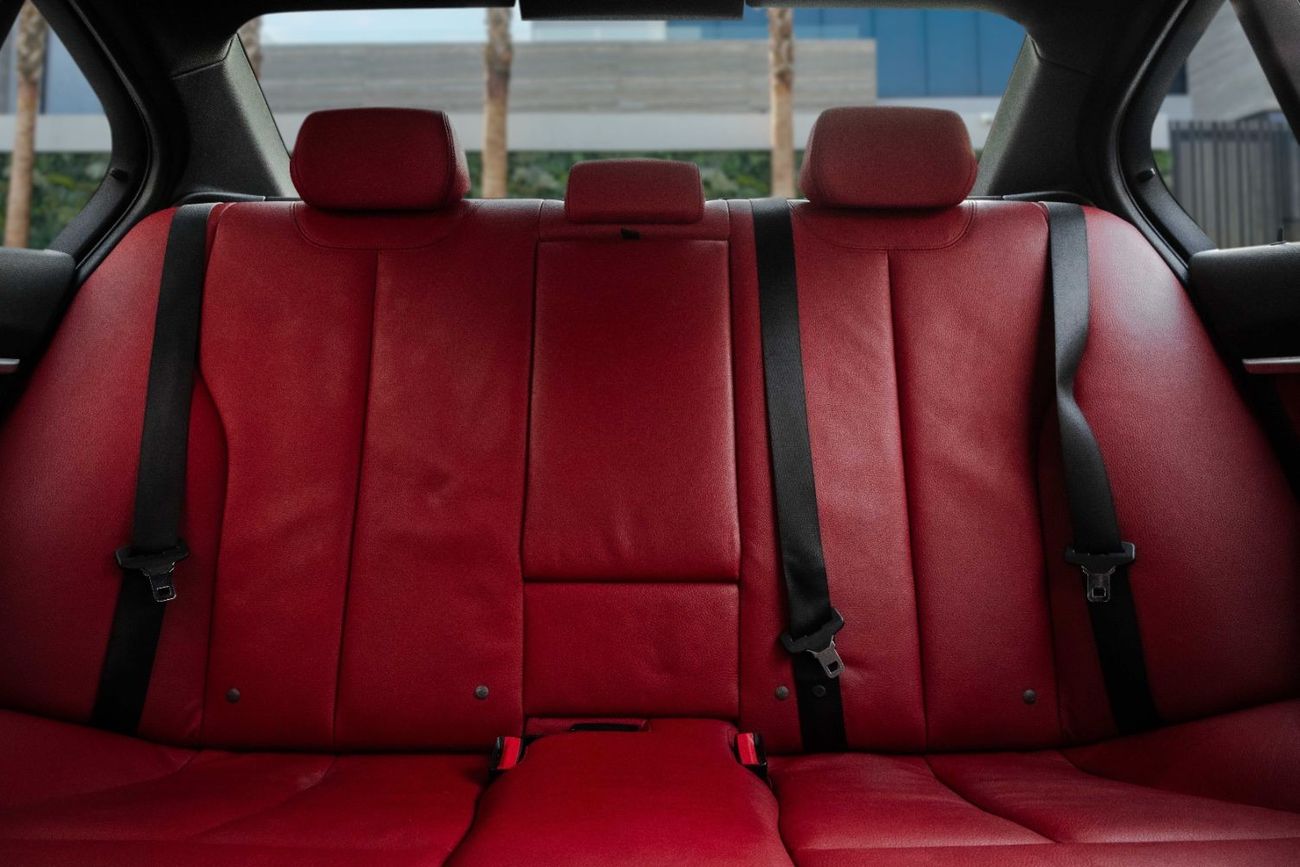 بي أم دبليو 330i 330i M-Kit  | 2,056 P.M  | 0% Downpayment | Excellent Condition!