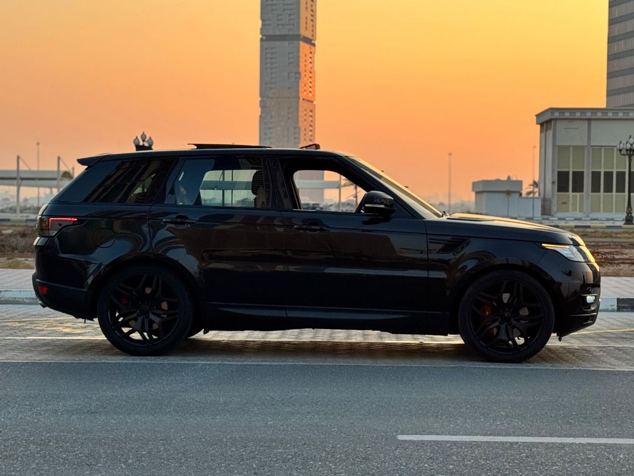 Land Rover Range Rover Sport Range rover Sport  2017 black colour Rhd