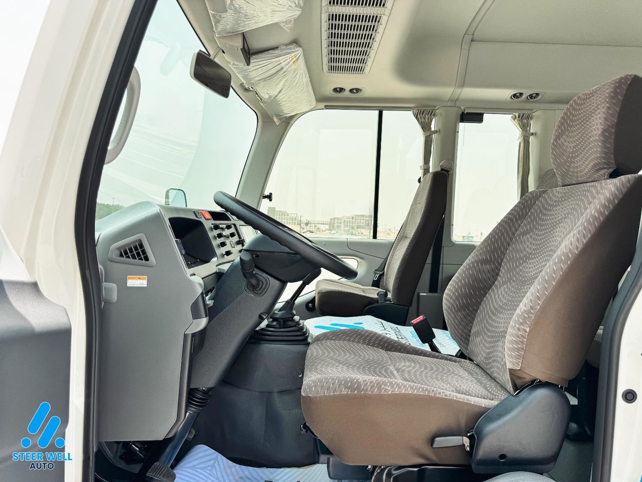 Toyota Coaster 23-Seater Bus 4.0L Diesel RWD GCC Specs Full Option White