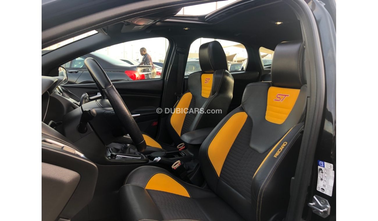 Ford Focus FORD FOCUS ST MODEL 2017 GCC CAR PERFECT CONDITION FULL OPTION SUN ROOF LEATHER SEATS BACK CAMERA BA