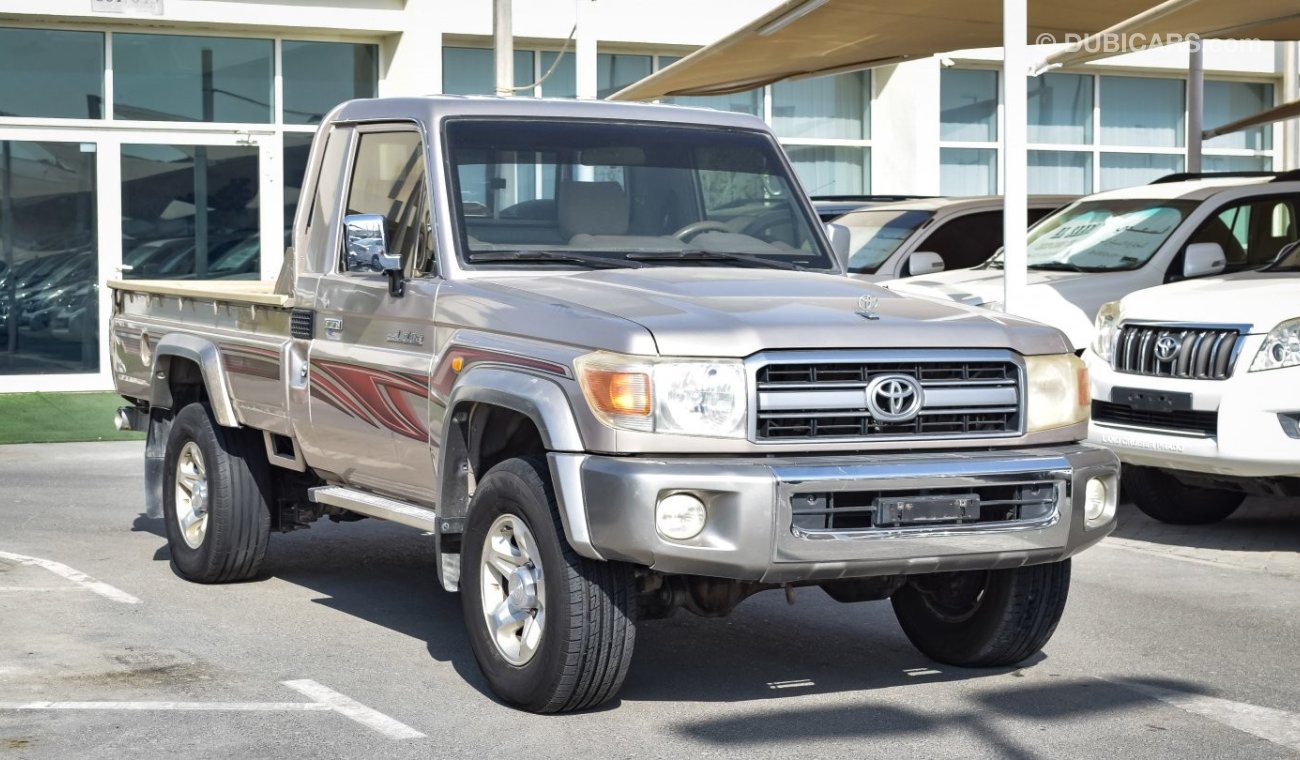 Toyota Land Cruiser Pick Up LX V6