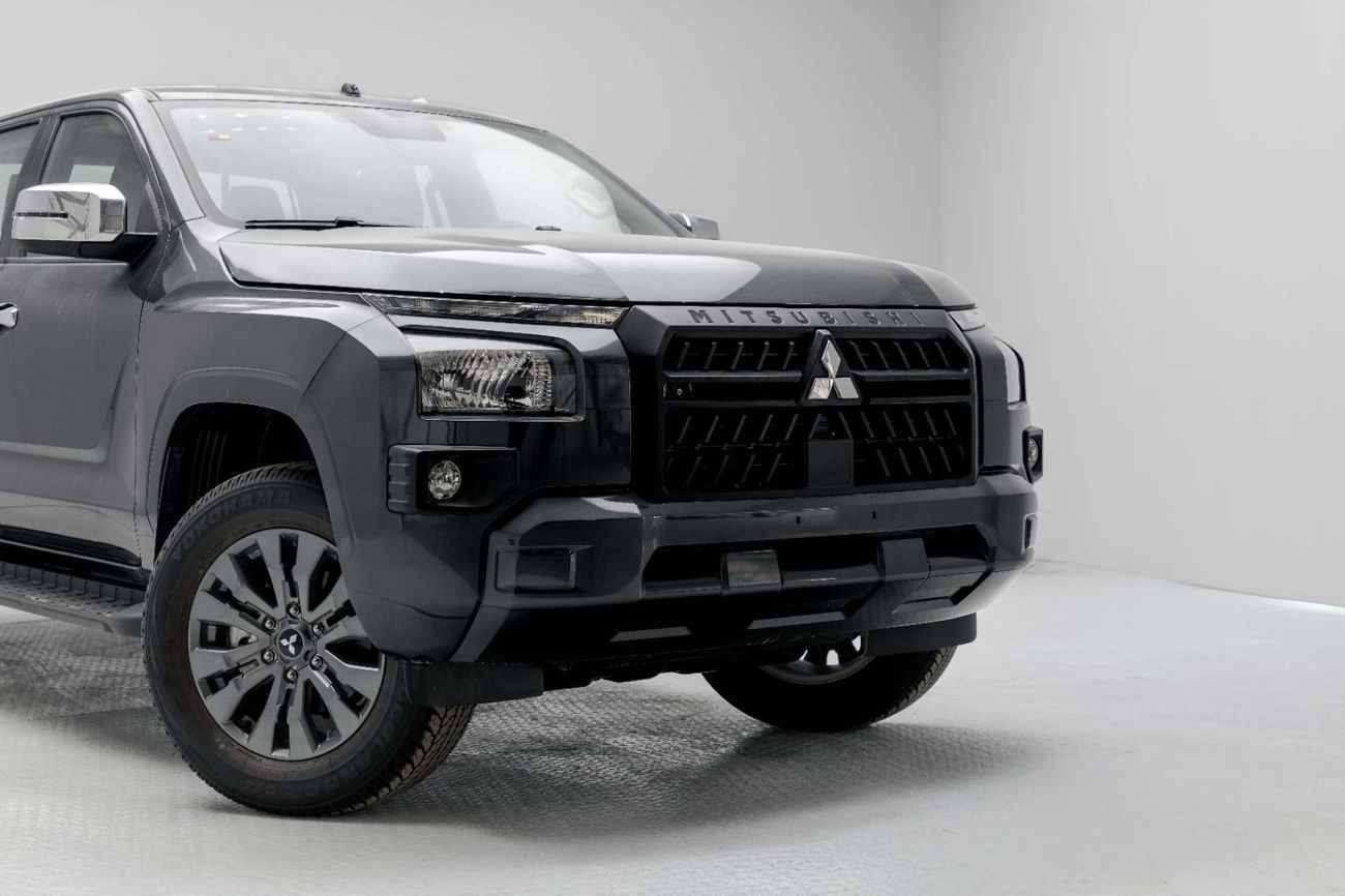 ميتسوبيشي L200 GLS 2.4L - Manual - Black Inside Black | Export Only