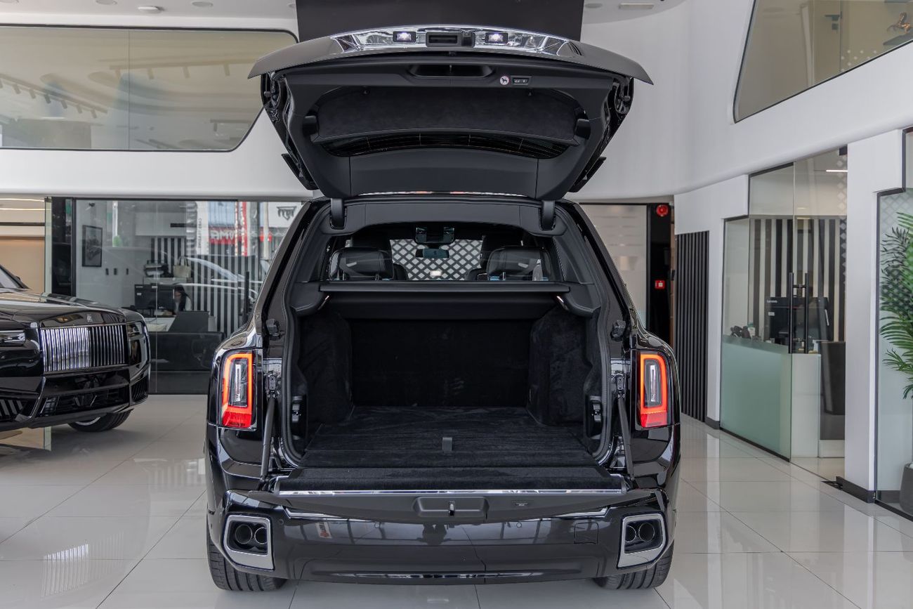Rolls-Royce Cullinan ROLLS-ROYCE CULLINAN | SILVER BADGE | FULL OPTIONS | BESPOKE SOUND SYSTEM | EUROPEAN SPECS | 2026