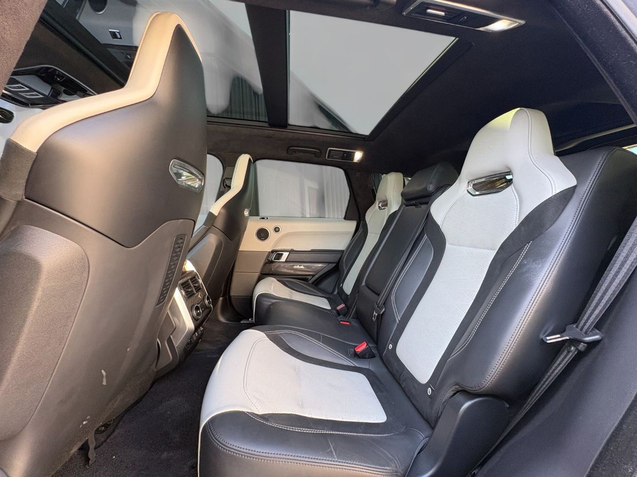 لاند روفر رينج روفر سبورت SVR Carbon Edition 5.0L V8 SC A/T | 2022 | AED 4,799 per month