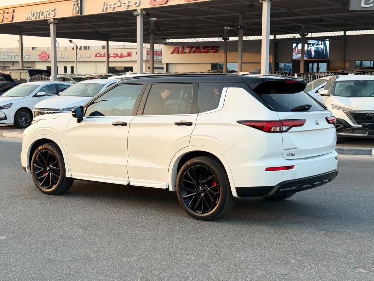Mitsubishi Outlander PREMIUM LAUNCH EDITION Prime edition H- line 2024 full option
