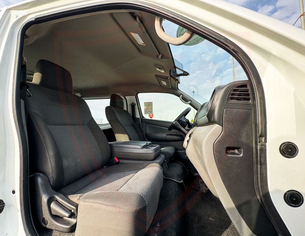 Nissan Urvan Panel Van Std 2.5L A/T (6 Seater) Petrol Nissan Urvan Van | Automatic | 2.5 L | 2022 | GCC | Acciden