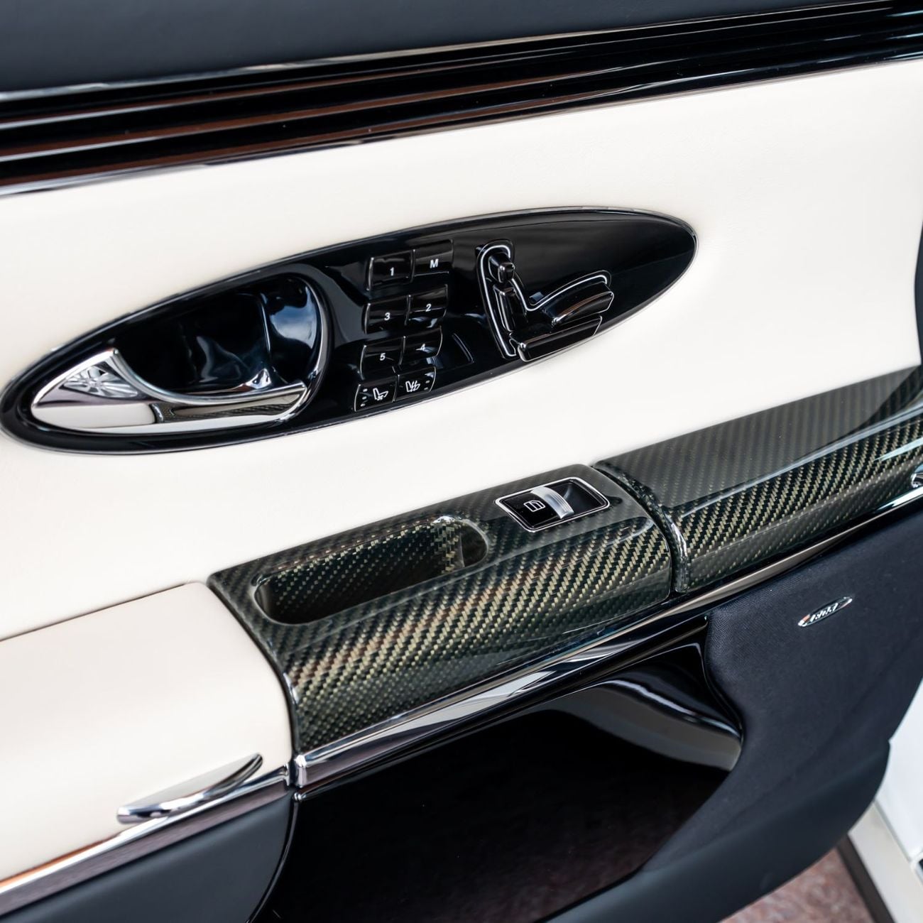 مرسيدس مايباخ 57 Maybach 57 S - 2009 - GCC Specs - 11,000KM-IMMCULATE CONDITION