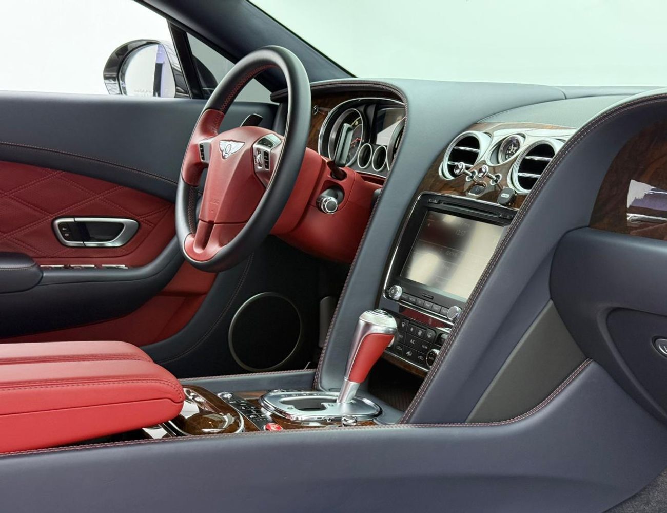 Bentley Continental GT 6.0L (565 HP) 2014 Bentley Continental GT W12, Full Service History, Excellent Condition, GCC