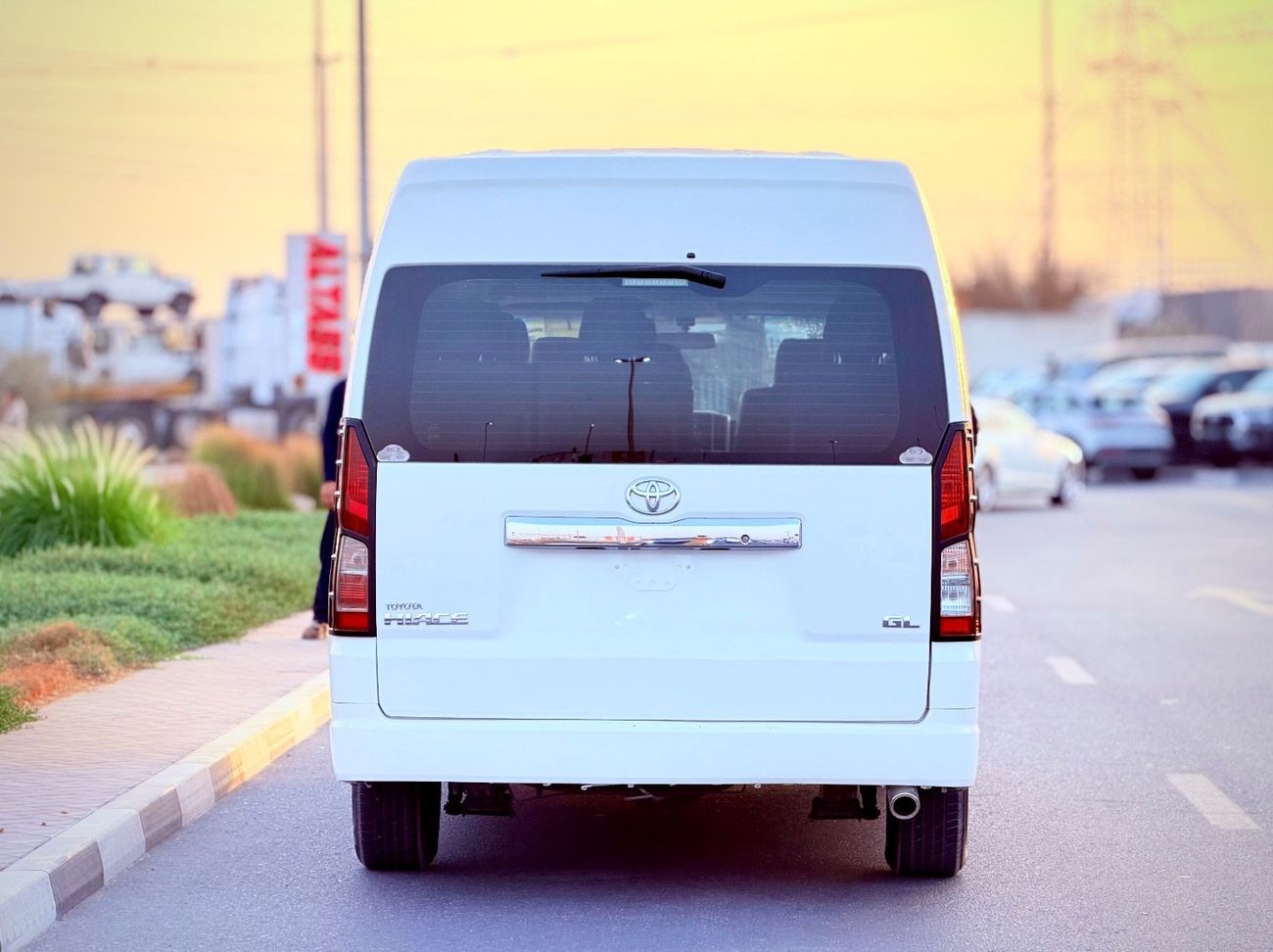 تويوتا هاياس DLS -High Roof Commuter 2.8L M/T