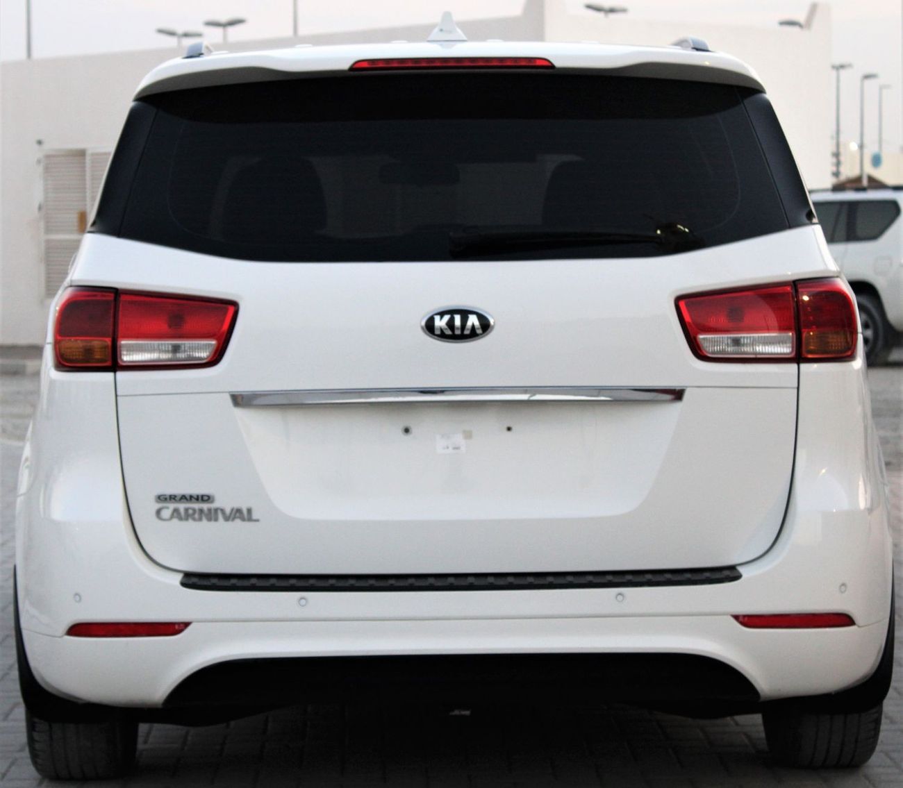 كيا كارنيفال كيا كرنيفال 2016 خليجي بحالة ممتازة بدون حوادث نظيفه جدا من الداخل والخارج