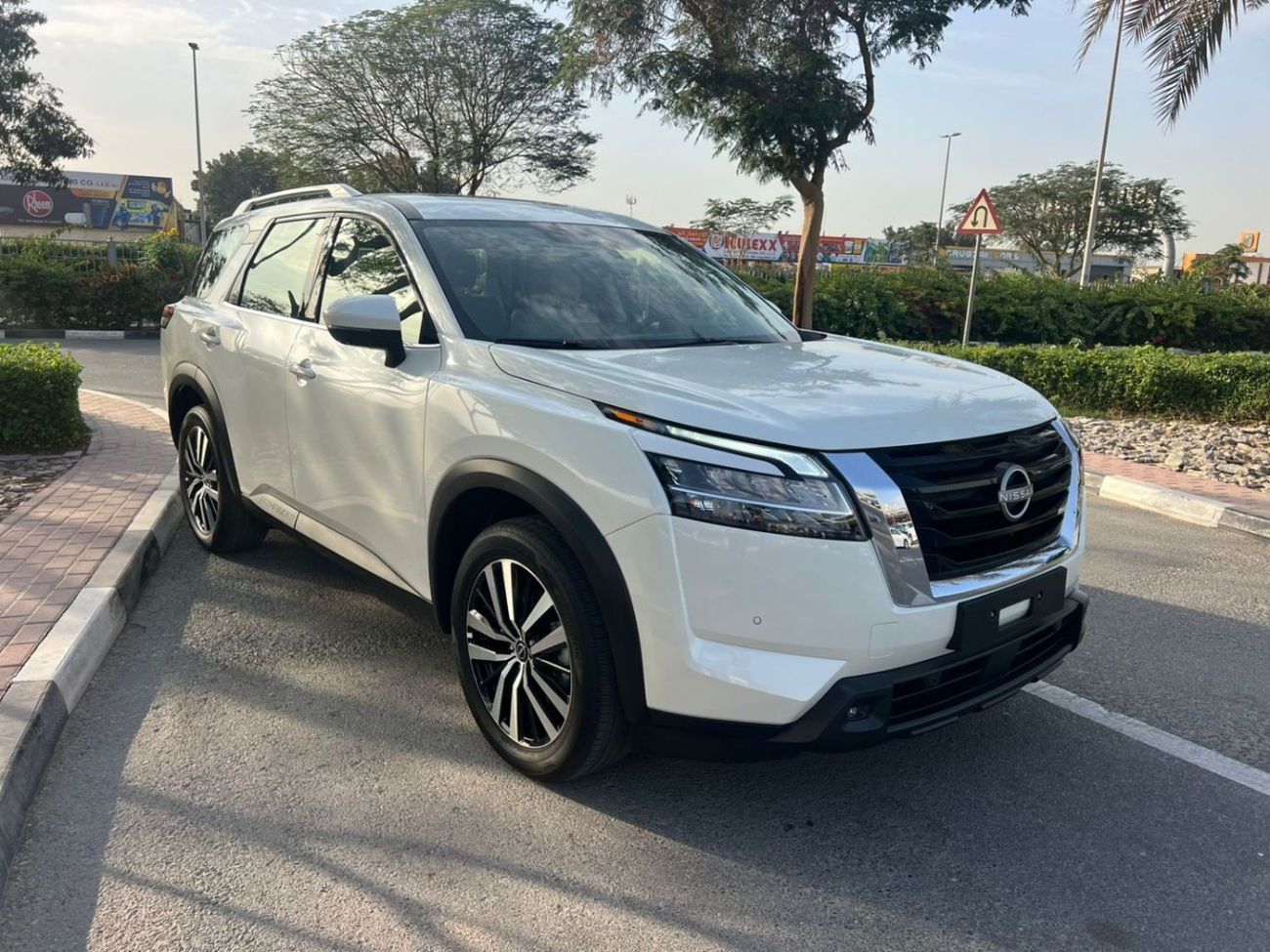 Nissan Pathfinder SV 3.5L AWD (5 Seater) SV 3.5L AWD (5-Seater) | EXPORT