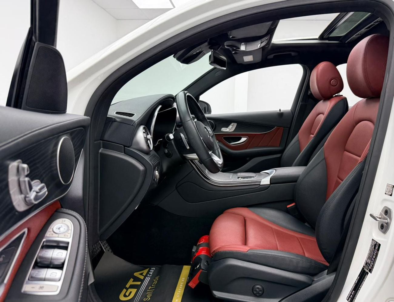 مرسيدس بنز GLC 200 2021 Mercedes Benz GLC200 Coupe, Warranty, Full Mercedes Service History, Low Km, GCC