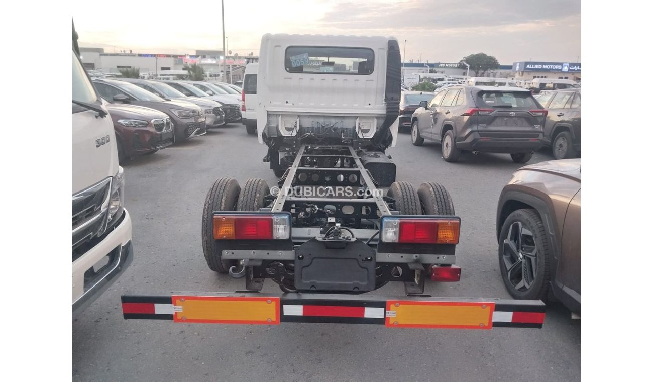 Hino 300 Hino 300 714 2.4 L , diesel , double cabin