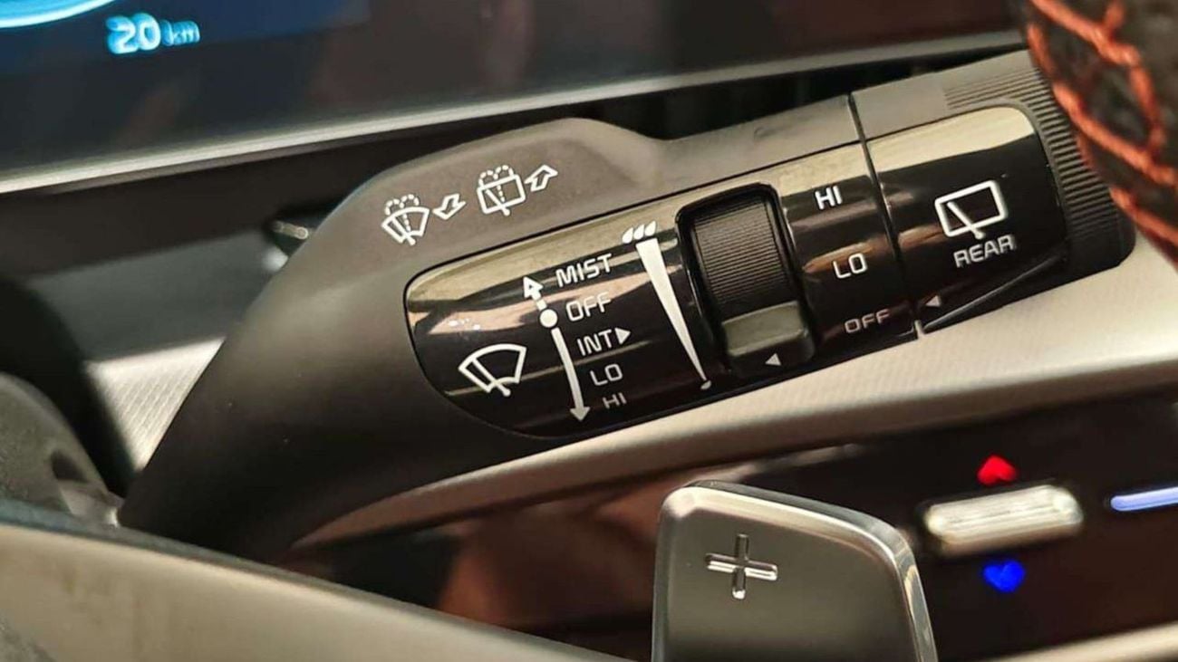 كيا سبورتيج 2.0L MPFI | Petrol | Automatic | All Wheel Drive | 5 Seats | 5 Door