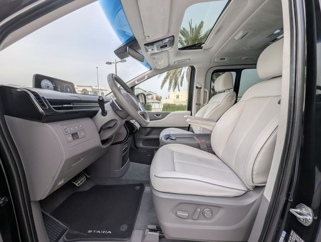 هيونداي ستاريا Hyundai staria 2022 LHD black colour