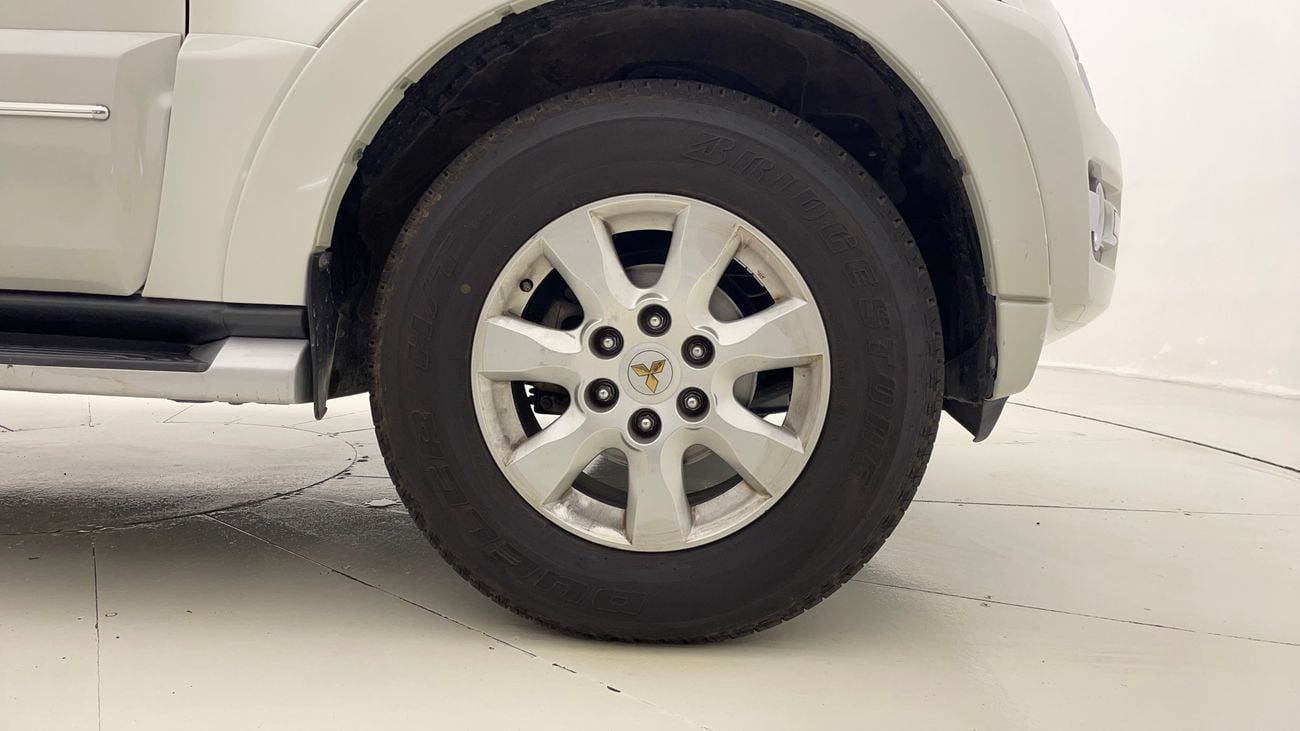 ميتسوبيشي باجيرو GLS MIDLINE 3 | بدون دفعة مقدمة | اختبار القيادة في المنزل