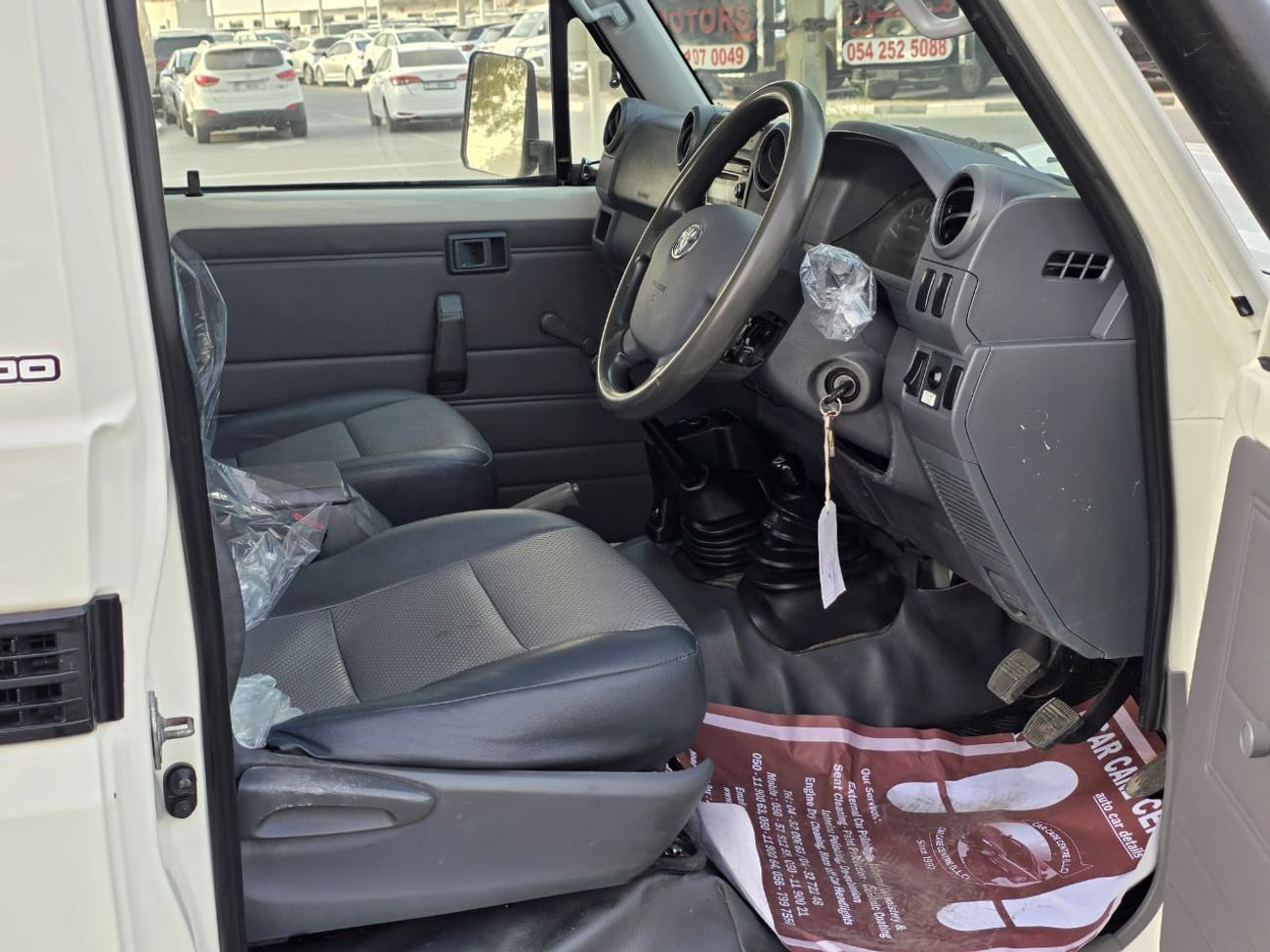 تويوتا لاند كروزر بيك آب diesel 4.5 liter ,right hand drive 2017 model V8 only for export available