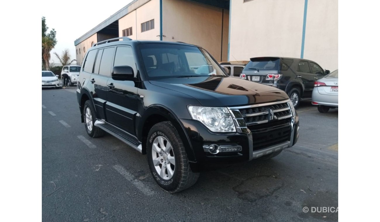 Mitsubishi Pajero MITSUBISHI PAJERO RIGHT HAND DRIVE (PM 882)