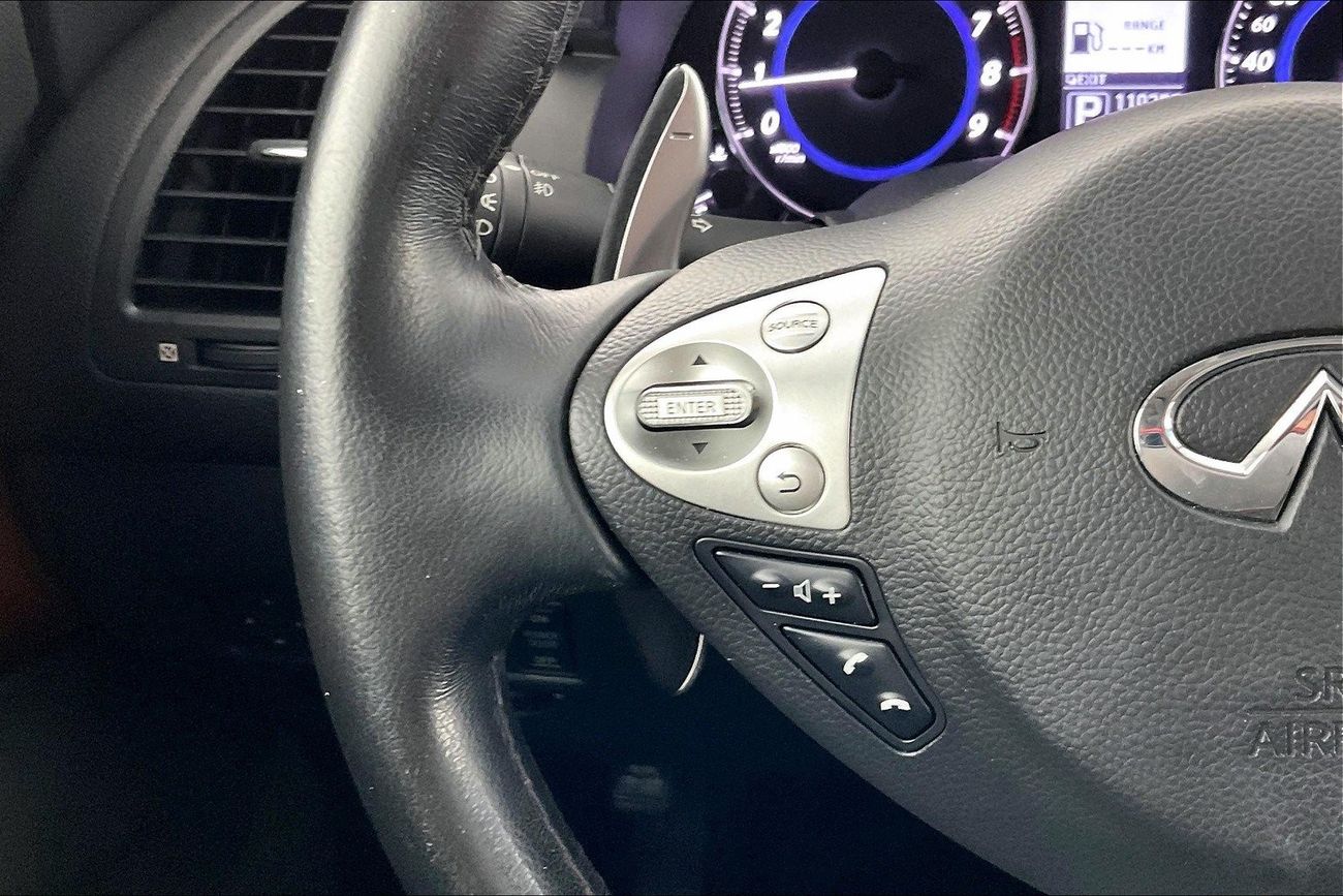 Infiniti QX70 Luxury / Luxe Sensory